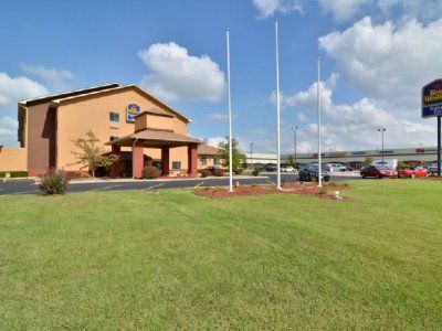 Western Saluki Hotel